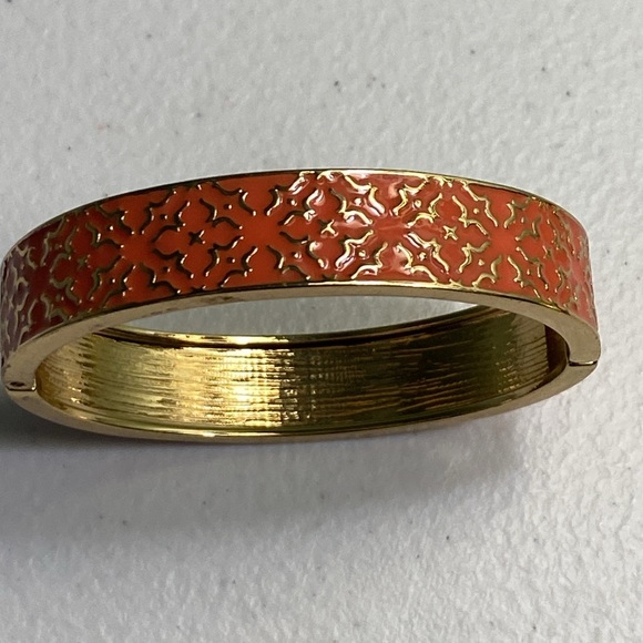 Avon Lacy Hinged Bangle - Picture 2 of 10